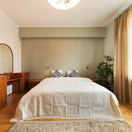 מלון דירות Old Town