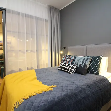 מלון - Old Town 4*