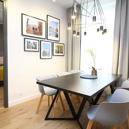 Old Town Apartmanhotel