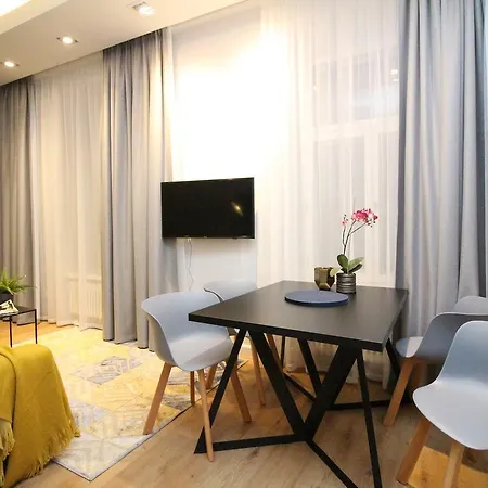 Old Town Apartmanhotel 4*